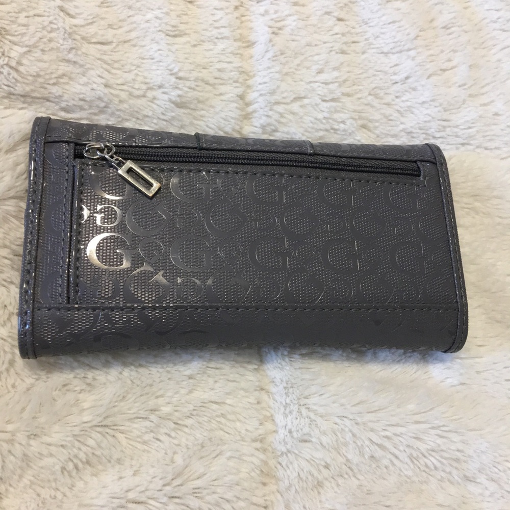 Guess Wallet. - Picture 2 of 3